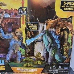 GODZILLA VS. KONG Hollow Earth 6″ Figures & 5-Piece Diorama MonsterVerse Exclusi