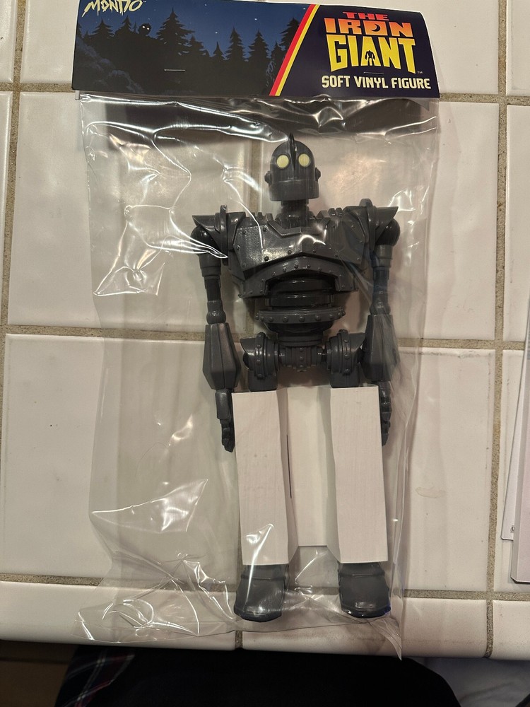 Mondo The Iron Giant 10” Soft Vinyl Figure Collector’s Model- Brand New Sealed!