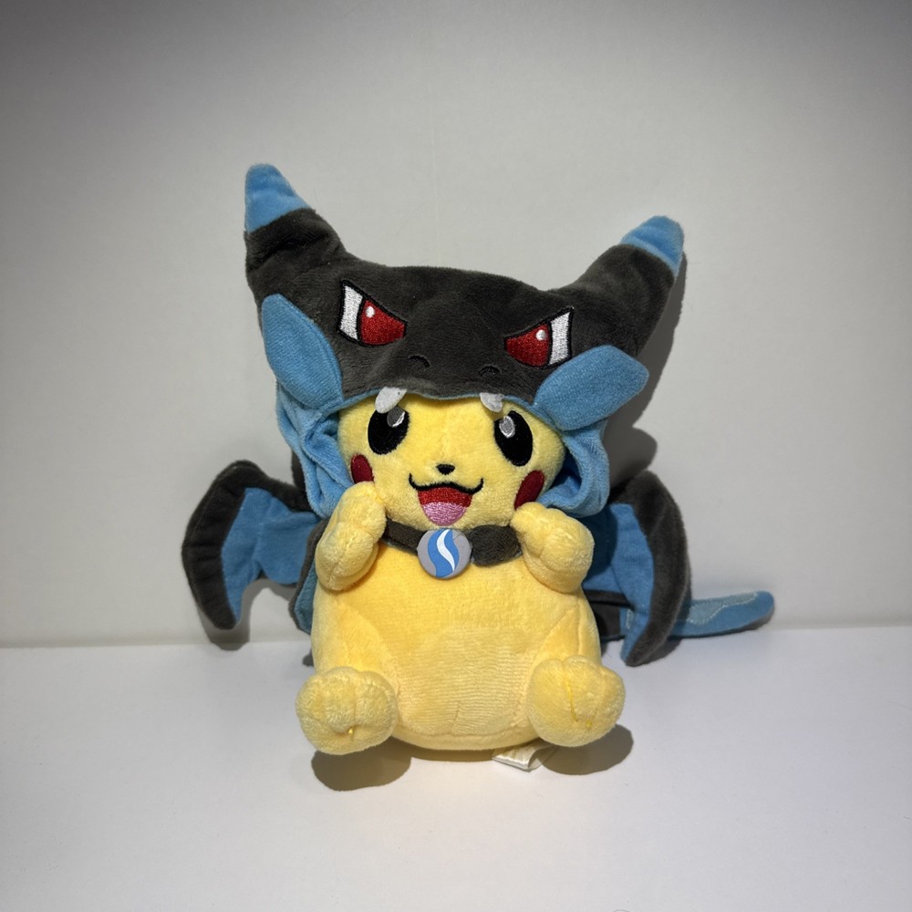 Pokemon Center – Mega Charizard X Cape Pikachu Poke Plush 2014