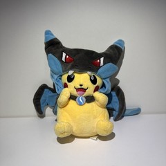 Pokemon Center – Mega Charizard X Cape Pikachu Poke Plush 2014
