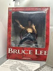 BRUCE LEE Pre-Assembled Collection Figure Medicom Toy Legendary Pose Box Open