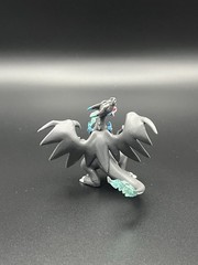 mega Charizard X TCG fig 2.5″ does not include rest of box.