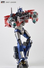 NEW IN STOCK Iron Warrior IW-07 Leader DLX Optimus Prime Action Figure Model Toy