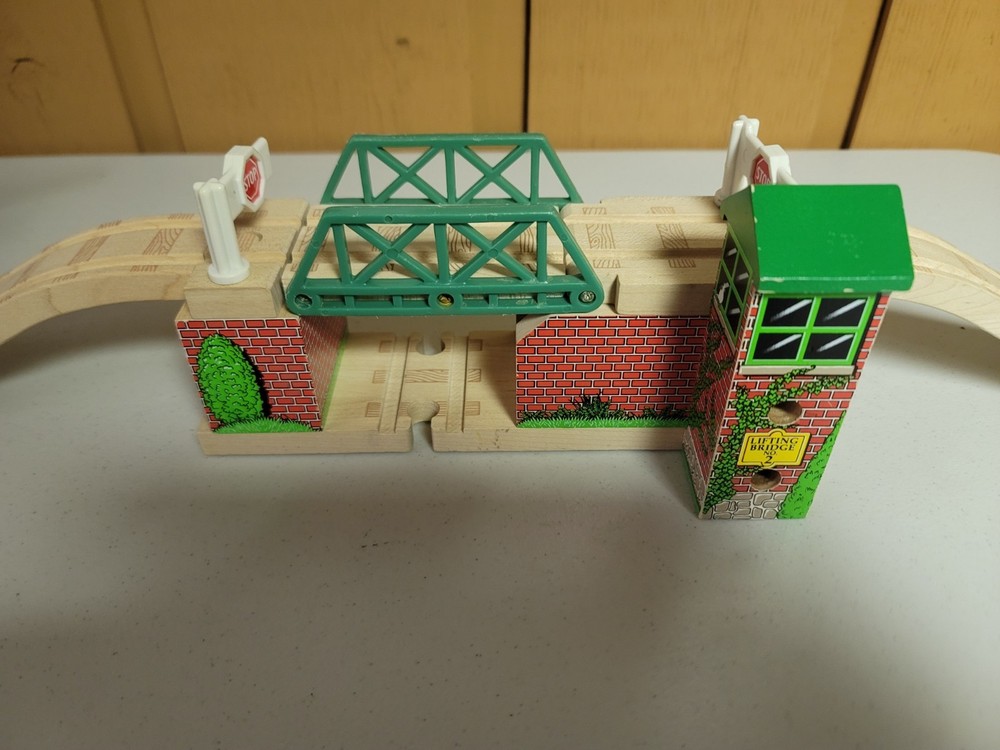 Thomas Wooden Railway Lifting Bridge & Ascending Tracks VG Condition