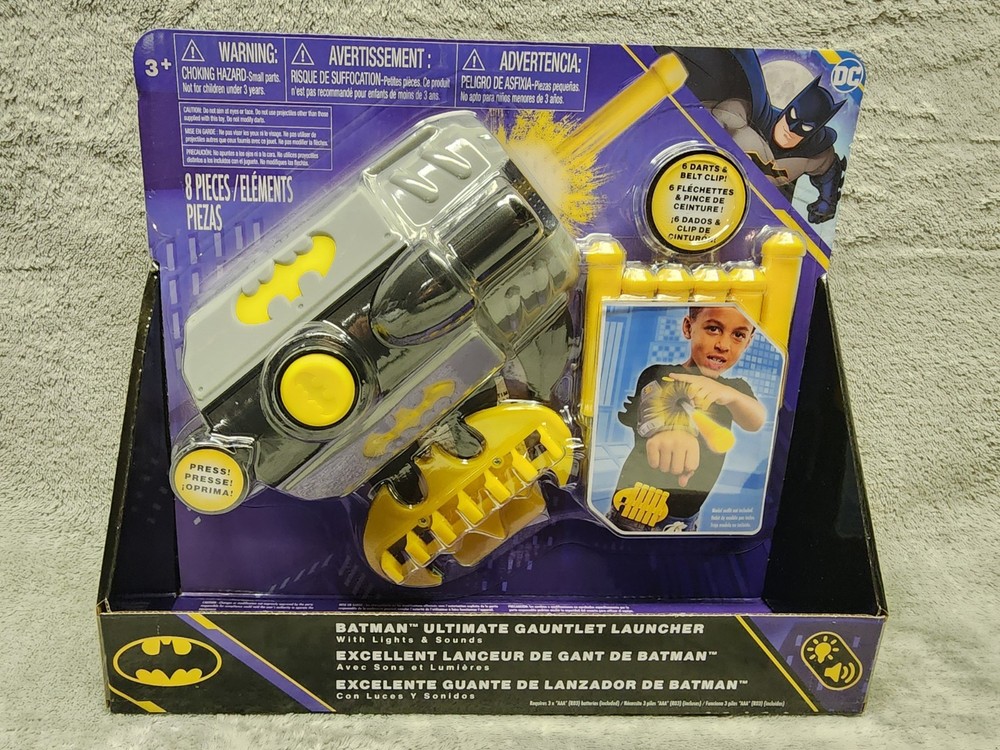 Batman DC Comics Ultimate Gauntlet Launcher w Lights And Sound 6 foam Darts