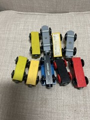 Lot of 8 Wooden Railway Train Cars Magnets Non Branded Compatible Brio / Thomas