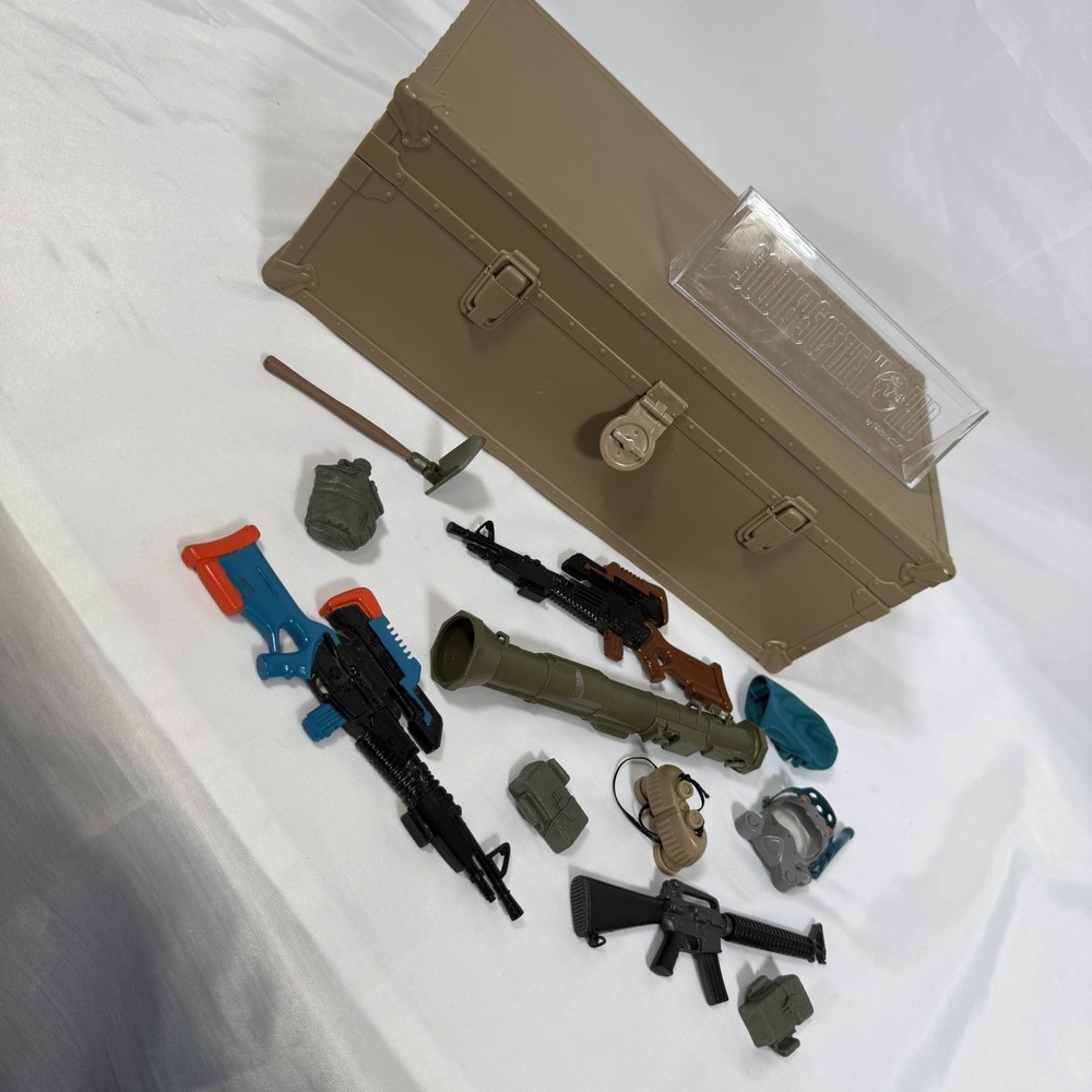 Formative Soldier Of The World 2002 Tan Footlocker Chest Action Figures Plus +