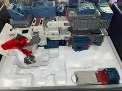 Toyworld TW-H04 Infinitor Fortress Maximus ShipinUSA