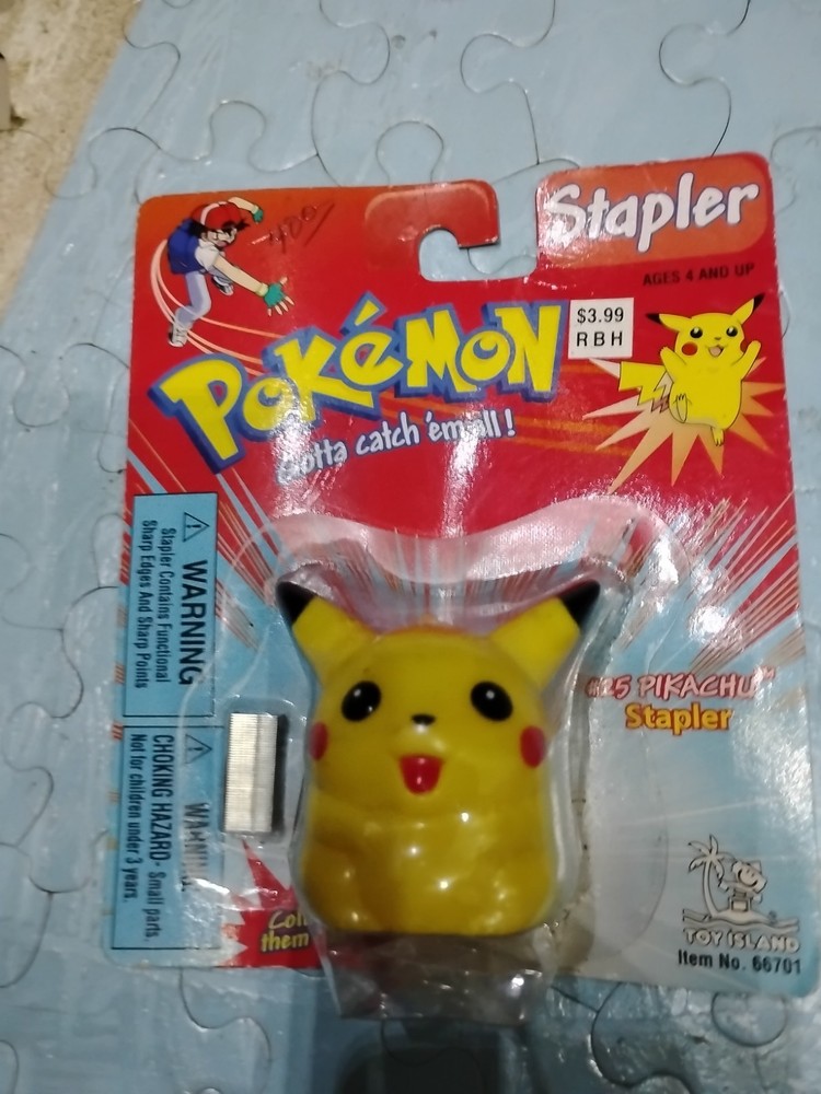 Pokemon Pikachu #25 Stapler Toy Island Item 6701 Mini Tomy Action Figure