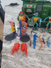 2002 Teenage Mutant Ninja Turtles Action Figure Battle Shell Armored Van & Xtra