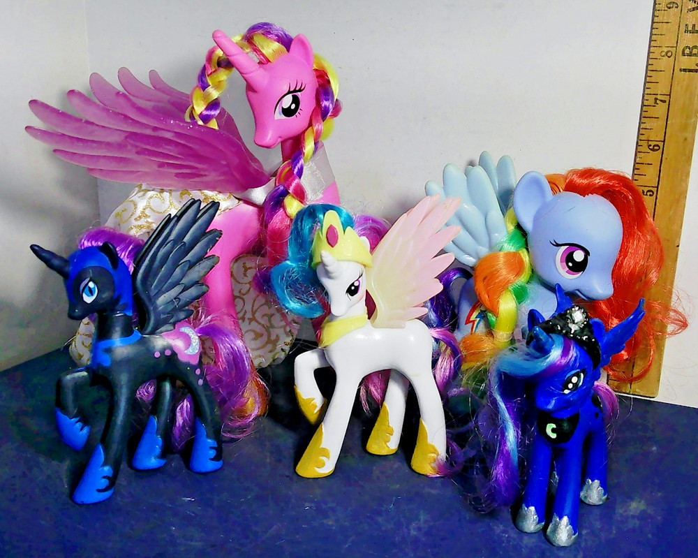 Hasbro My Little Pony Figurines~ 5 To Choose From! Your Choice!