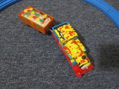 Thomas & Friends Trackmaster Paint Spattered Thomas Makes A Mess w/ Cargo Car
