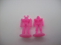 2x Vintage Future Robot Daltanious Plastic 1.25″ Toy Figures, Bandai