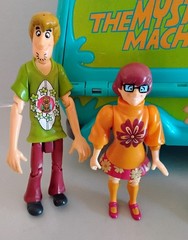 Scooby Doo 50th Anniversary Mystery Machine Van 10″ + 5 Rare Floral Design Figs.