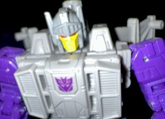 Transformers Legacy Evolution Deluxe Class Needlenose With Accessories