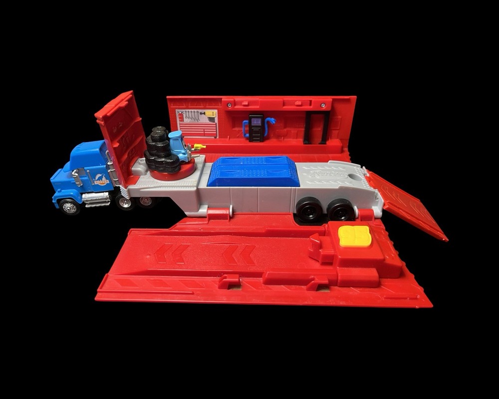 Disney Pixar Cars Color Changers Mobile Paint Shop Mack Playset No Cars