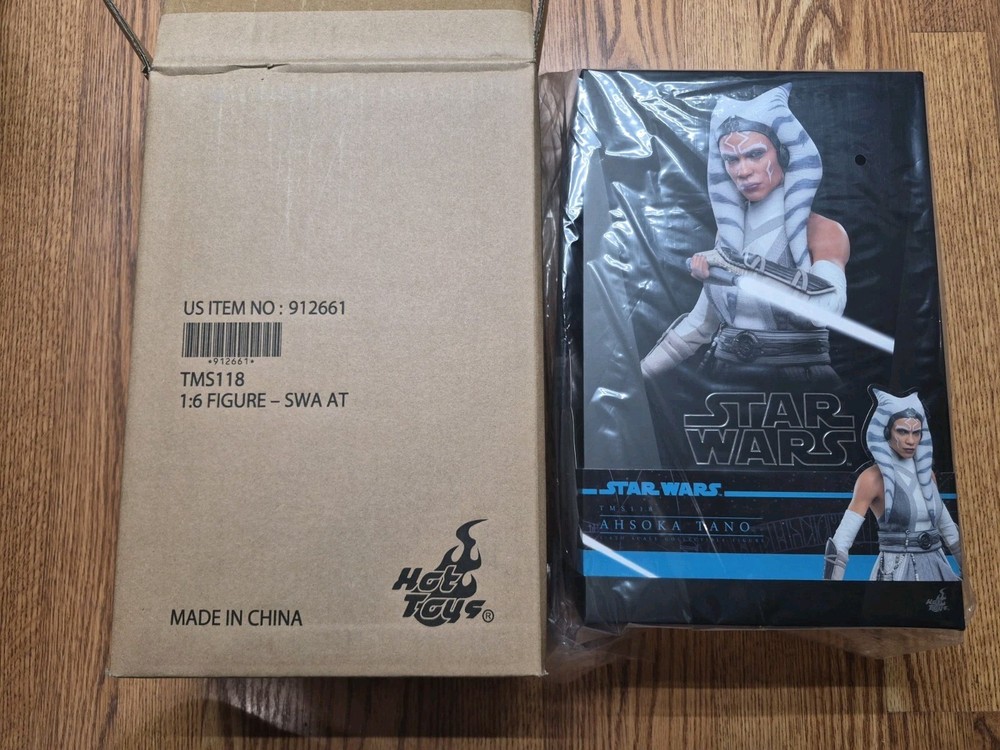 Hot Toys Star Wars Ahsoka TMS118 Ahsoka Tano 1/6th Scale Figure