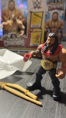 Mattel WWE Knuckle Crunchers – SETH ‘FREAKIN’ ROLLINS W/ Kendo Sticks