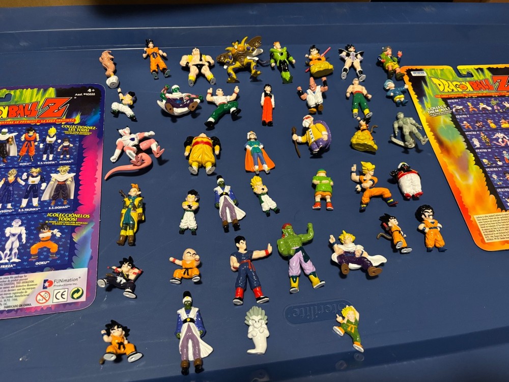 Dragon Ball Z DBZ – The Saga Continues – Irwin Mini Figures with other figures