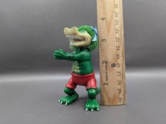 Vintage 1985 Funny Foots Alligator Crocodile Grabber Hugger Figure Toy Dinosaur