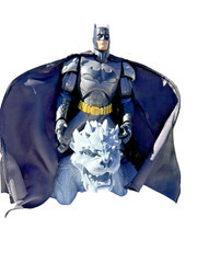 DC Super Alloy 1/6 Batman byJim Lee w/ Gargoyle Base + 2 Comics Pristine Figure
