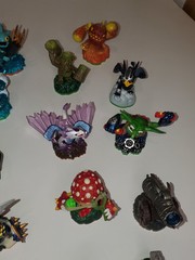SKYLANDERS Spyro’s Adventure 21 Figures 22 Cards 15 Stickers Carry Case Bag Lot