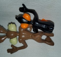 Vintage 1989 Warner Bros Wile E Coyote,Daffy Duck Charan Inc PVC Action Figures