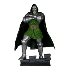 Marvel Wave 8 Doctor Doom 1:6 Scale Posed Figure with Scene & Comic