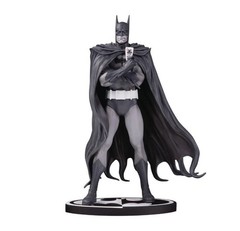 JOKER PURPLE CRAZE JOKER BY BRIAN BOLLAND STATUE