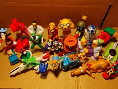 Fastfood Toys Great Mix Cat dog, Sonic, Power Rangers, Simpsons, Joker, Pooh Vtg