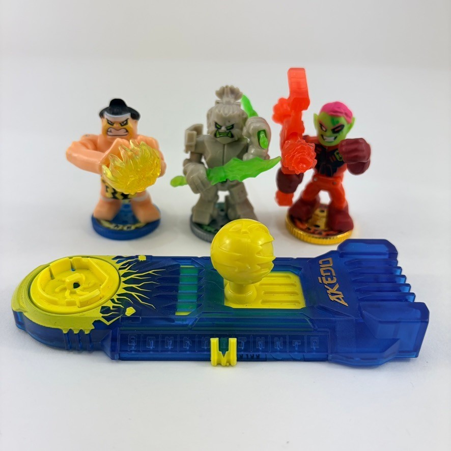 Akedo Ultimate Arcade Warrior Lot Of Base Controller and 3 Fight Action Figure