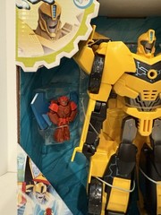 Transformers Robots in Disguise Power Hero Bumblebee w/ Buzzstake Action Figure