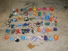 HUGE LOT OF 61 MINI POKEMON FIGURES (T125)