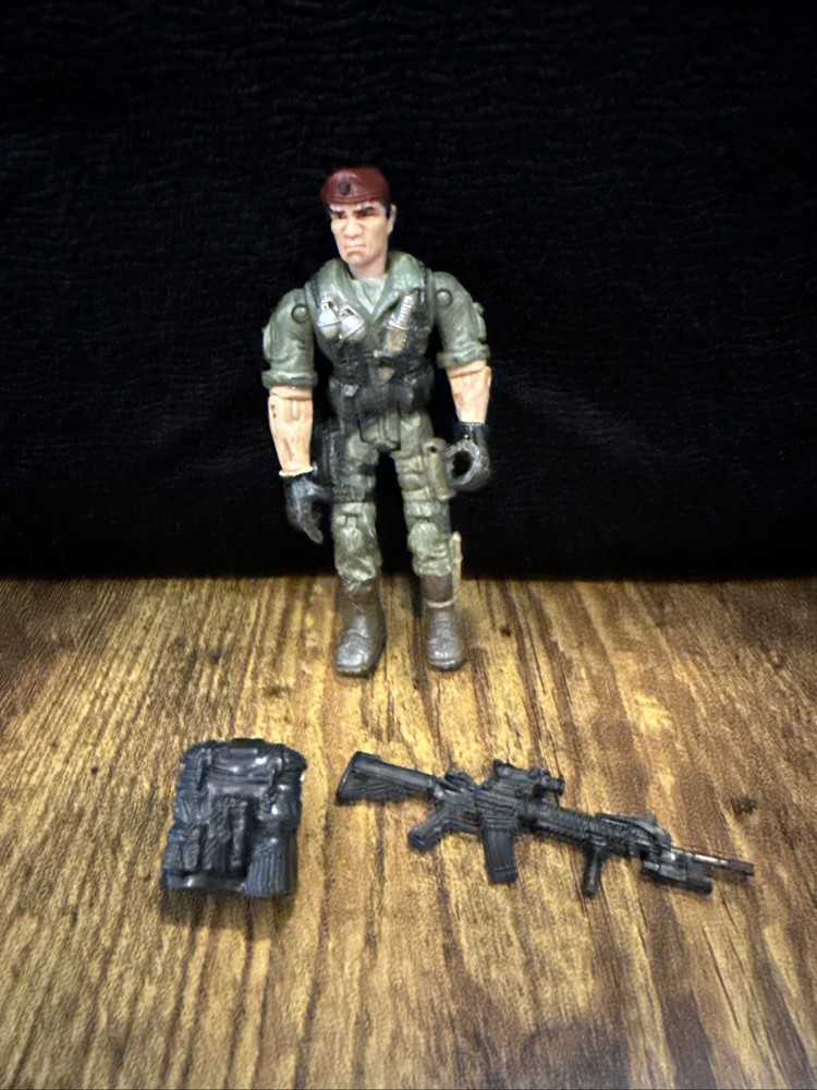 2003 Lanard The Corps Green Camo RED BERET Army Action Figure 4.25″ Gun/ Backpak