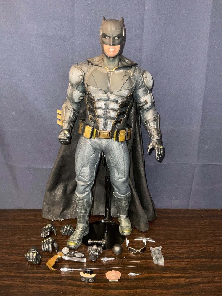 Batman Tactical Suit 1.0 1/6 MMS432 (DC, Batman, Hot Toys) COMPLETE