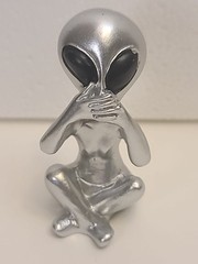 Nemesis Now Three Wise Aliens Figures 3 PIECES/ALIEN SET