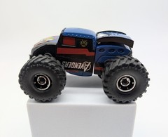 Marvel Regener8’rs Avengers Flippable Customizable Reversible Car