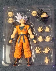 S.H.Figuarts Goku Ultra Instinct Sign and Mastered