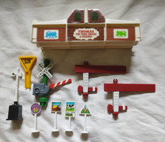 2006 Sodor Coal Loader Engine Works Timber Yard Post Office Thomas Train Lot+