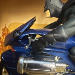 CORGI Batman Collectible Editions 2000 Batcycle 1:16th Scale Die-Cast Vehicle