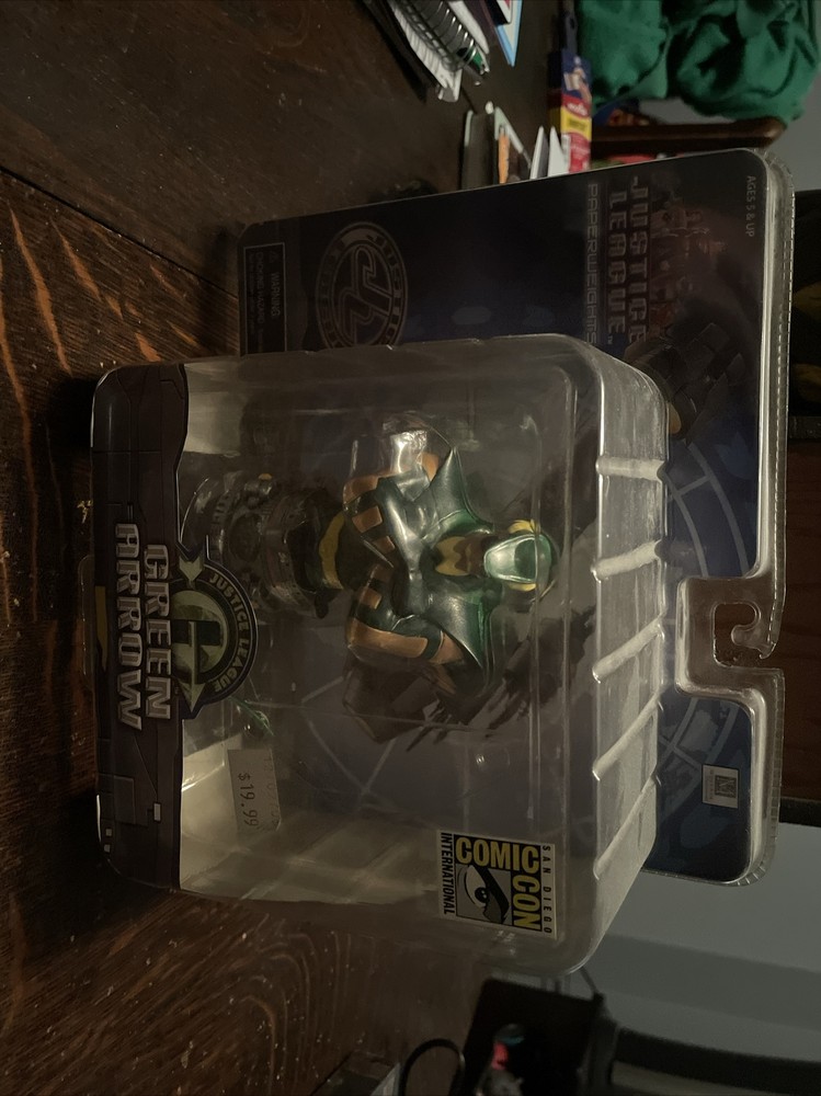 Green Arrow Justice League San Diego Comic-con 2005 Exclusive Paperweight SDCC