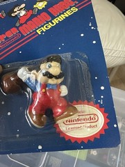 New Slightly OPEN SEAL Nintendo Super Mario Bros. Figurines With Hammer Applause