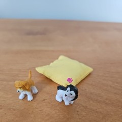 Vintage 1990s Puppy in My Pocket Figures Collection Dogs w/ Carriers and Houses