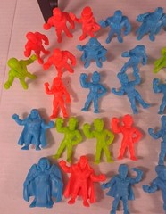 Wendy’s DC Comics M.U.S.C.L.E. Style Mini Figure Lot 56 Green Blue Red Gold