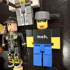 Lot of 8 ROBL0X Fig with MATT DUSEK Series 1 Pumpkin Hat Helmet & Staff NO CODE