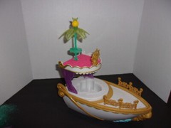 Disney Palace Pets SS Pawcation Royal Yacht with Accessories I.D. PP-1819