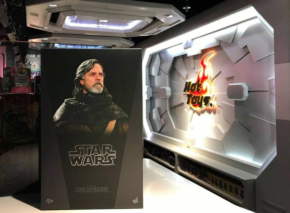 Hot Toys MMS457 Star Wars The Last Jedi Luke Skywalker Mark Hamill Standard Ver