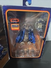NECA Ultimate Telepathic E.T. – NEW – Box damage