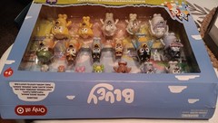 Bluey’s Ultimate Friends & Family Neighborhood Mini 14- Figure Gift Pack NIB
