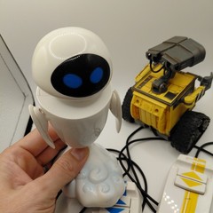 Disney Pixar Wall-E Remote Control RC Lot – Eve robot & Wall-e by Thinkway